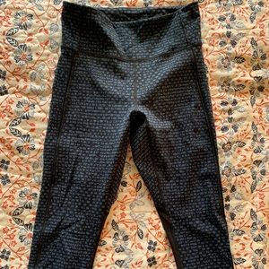 Lululemon speed crops, size